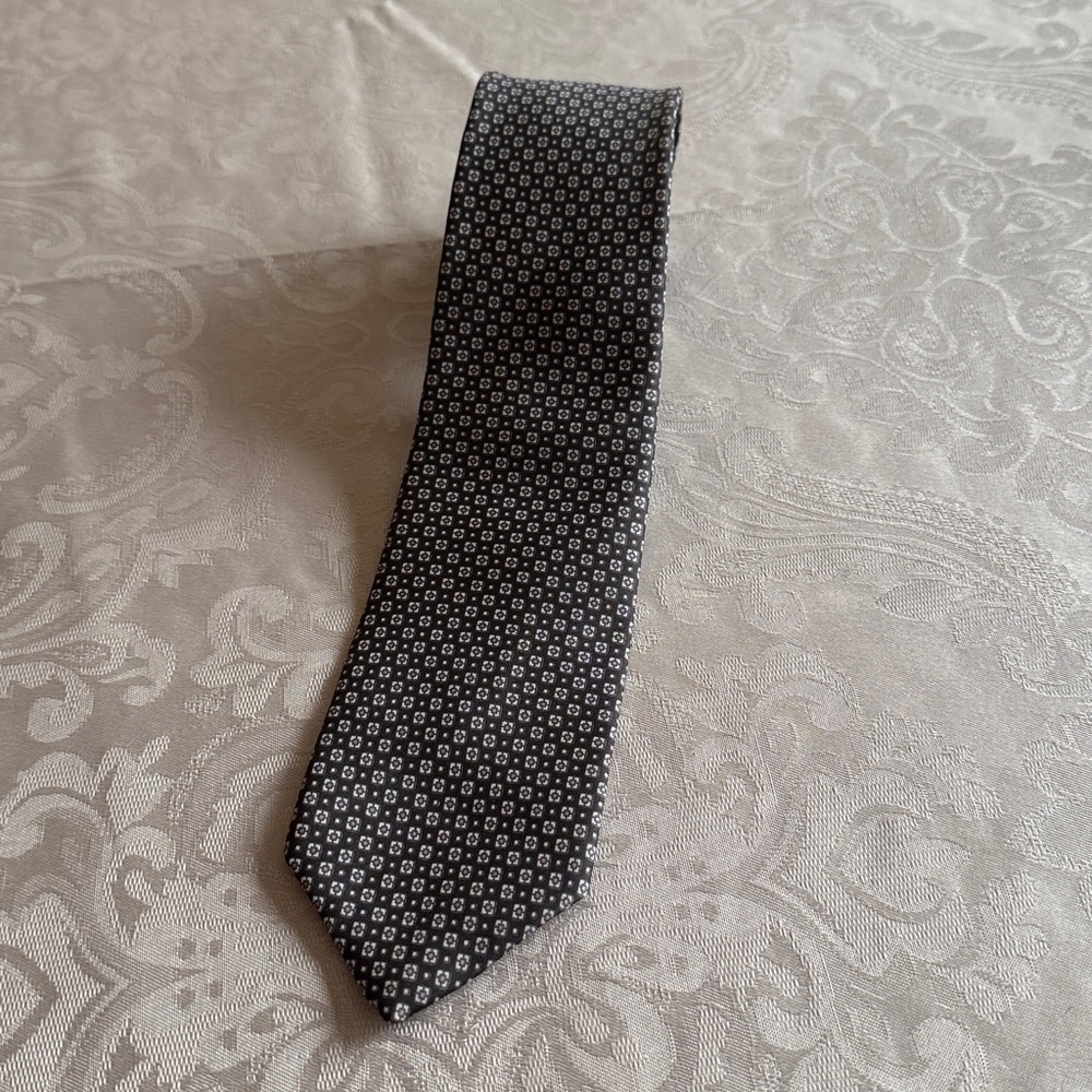 Christian Dior Cravates brown and cream Dior print 100% silk tie Vintage? 54”x3”